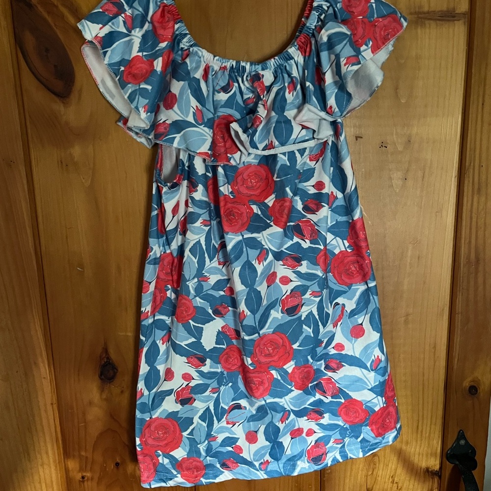 Red and White Ruffled Off-the-Shoulder Blouse - Picture 5 of 5